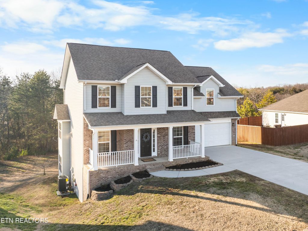 Photo of 1037 Ruscello Drive, Maryville, TN 37801 (MLS # 1329103)