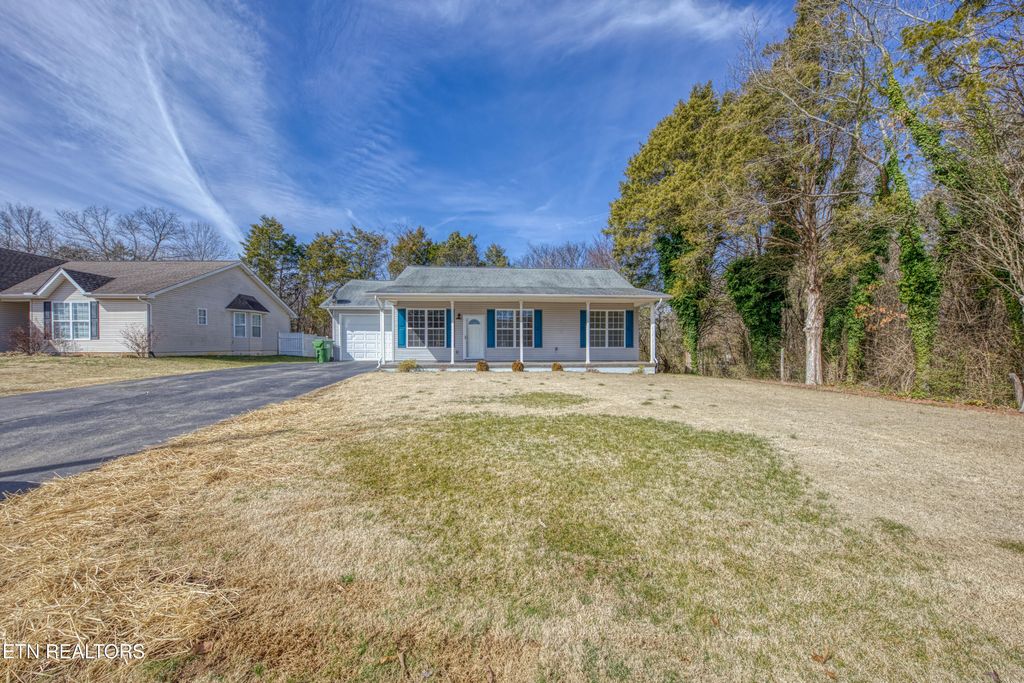 Photo of 2411 Montvale Rd, Maryville, TN 37803 (MLS # 1329902)