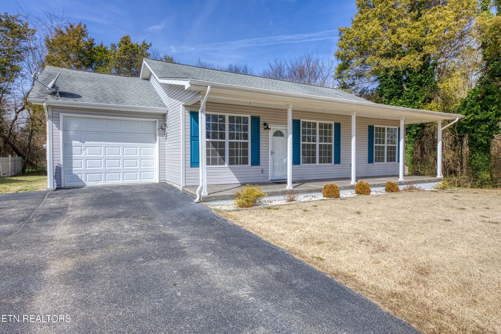 Photo of 2411 Montvale Rd, Maryville, TN 37803 (MLS # 1329902)