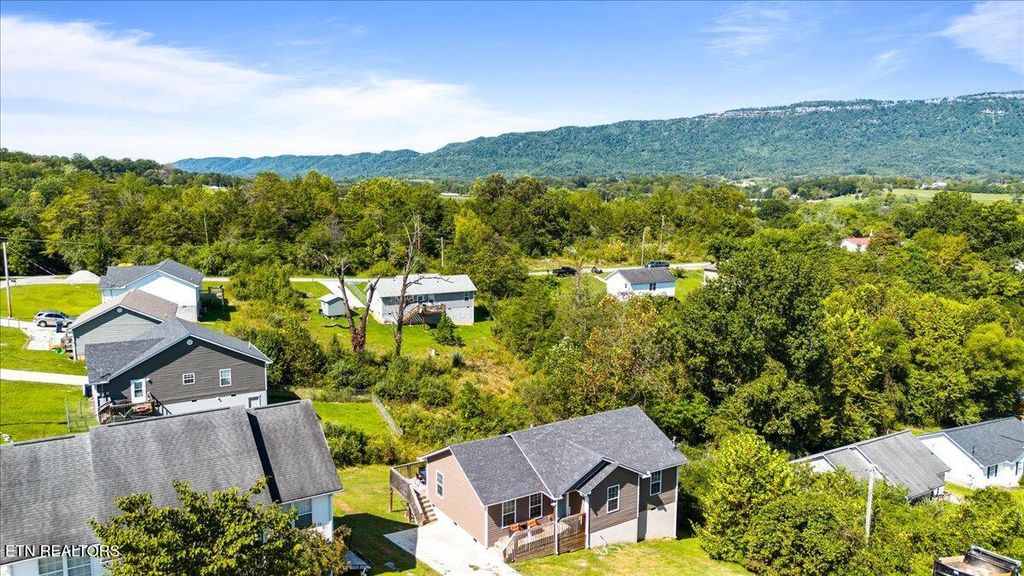 Photo of 236 Sandy Hill Rd, LaFollette, TN 37766 (MLS # 1314837)