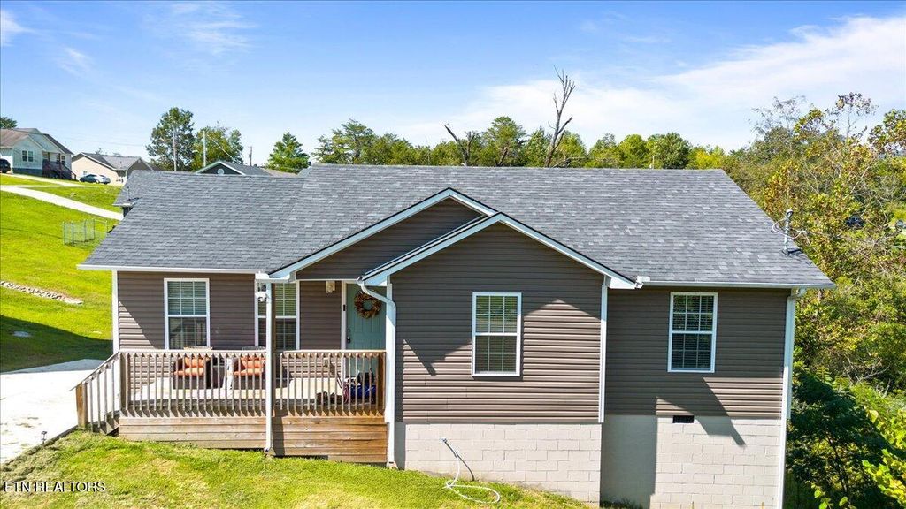 Photo of 236 Sandy Hill Rd, LaFollette, TN 37766 (MLS # 1314837)