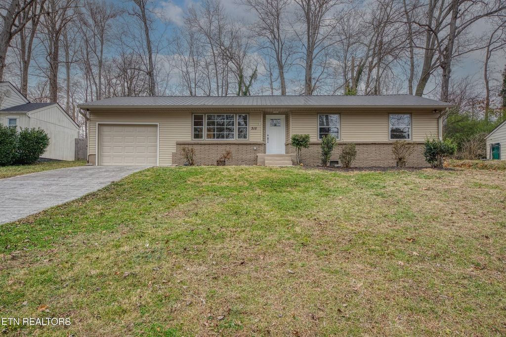 Photo of 315 Hermitage Drive, Knoxville, TN 37920 (MLS # 1325747)