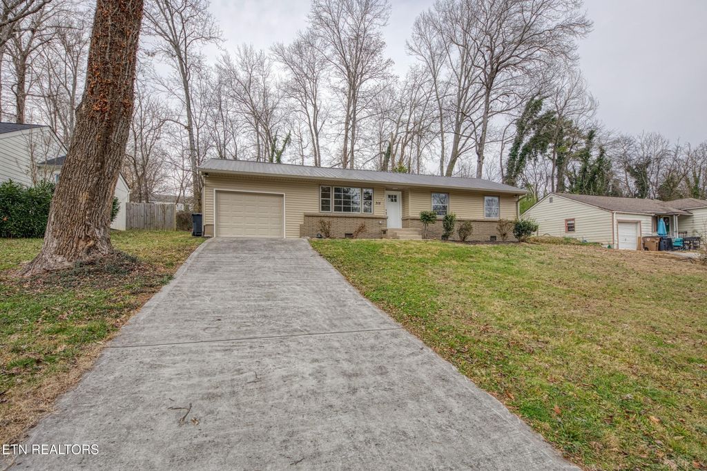 Photo of 315 Hermitage Drive, Knoxville, TN 37920 (MLS # 1325747)