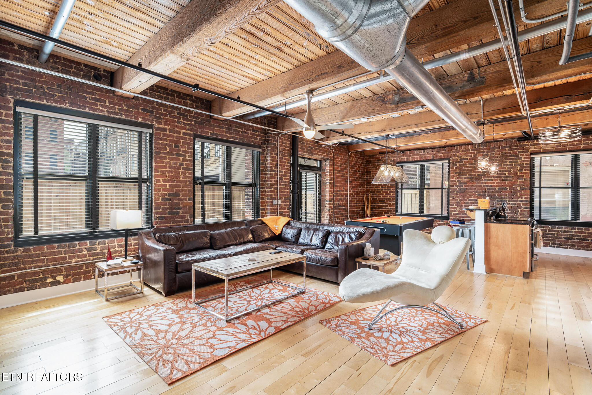 240 W Jackson Ave B05