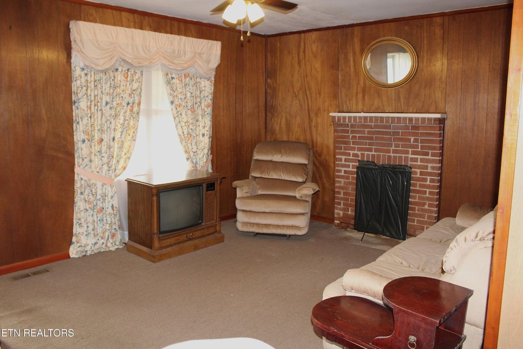 Photo of 914 Cannon Ave, Sweetwater, TN 37874 (MLS # 1322783)