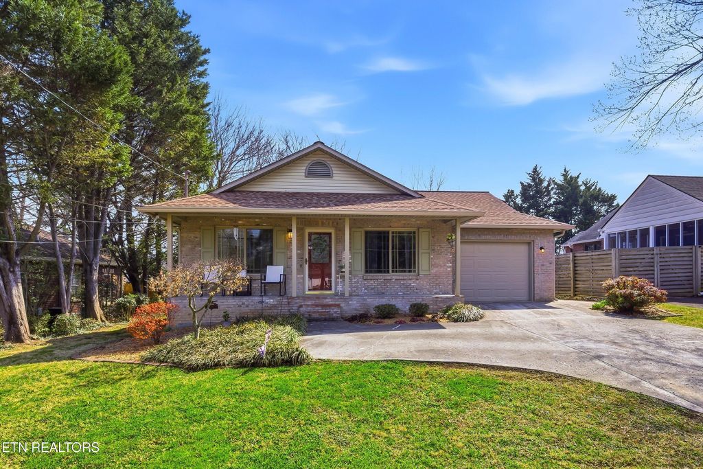 Photo of 2816 Fairmont Blvd, Knoxville, TN 37917 (MLS # 1331923)