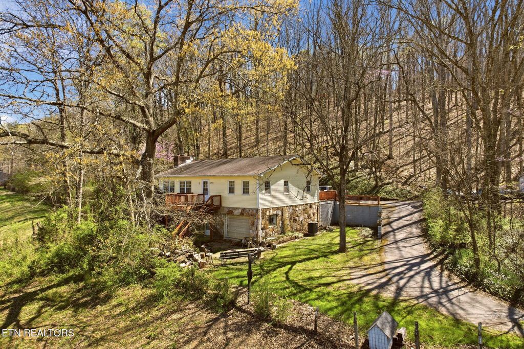 Photo of 1103 Forest Hill Drive, Harriman, TN 37748 (MLS # 1334477)