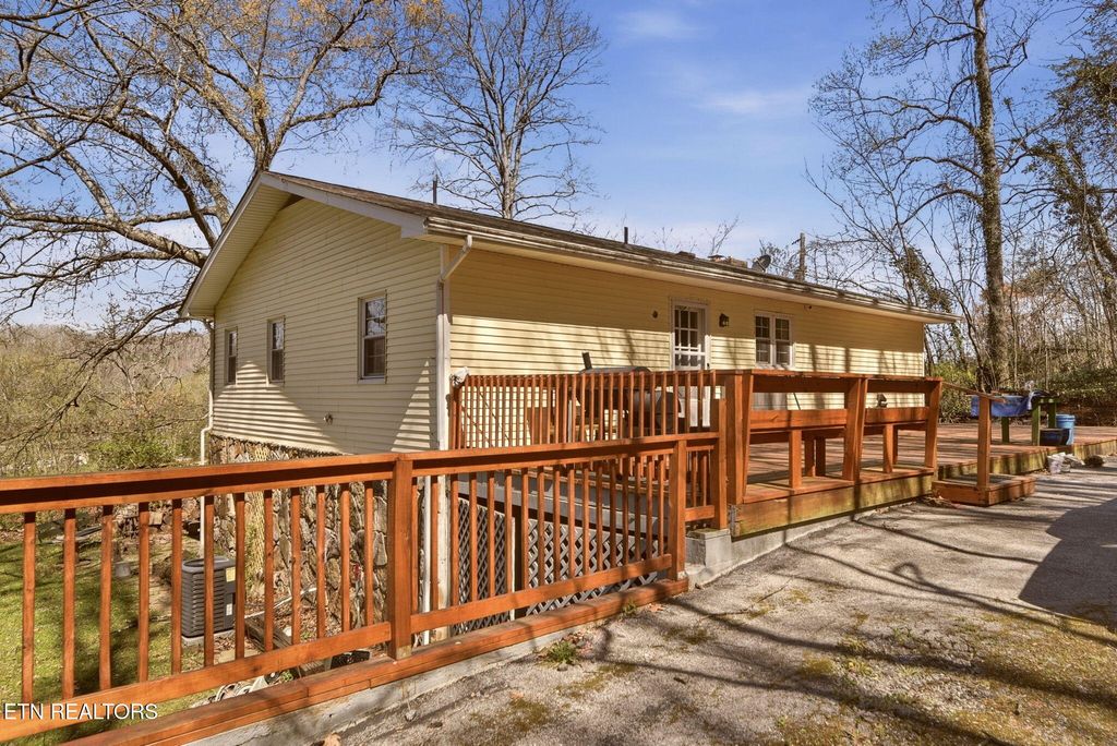 Photo of 1103 Forest Hill Drive, Harriman, TN 37748 (MLS # 1334477)