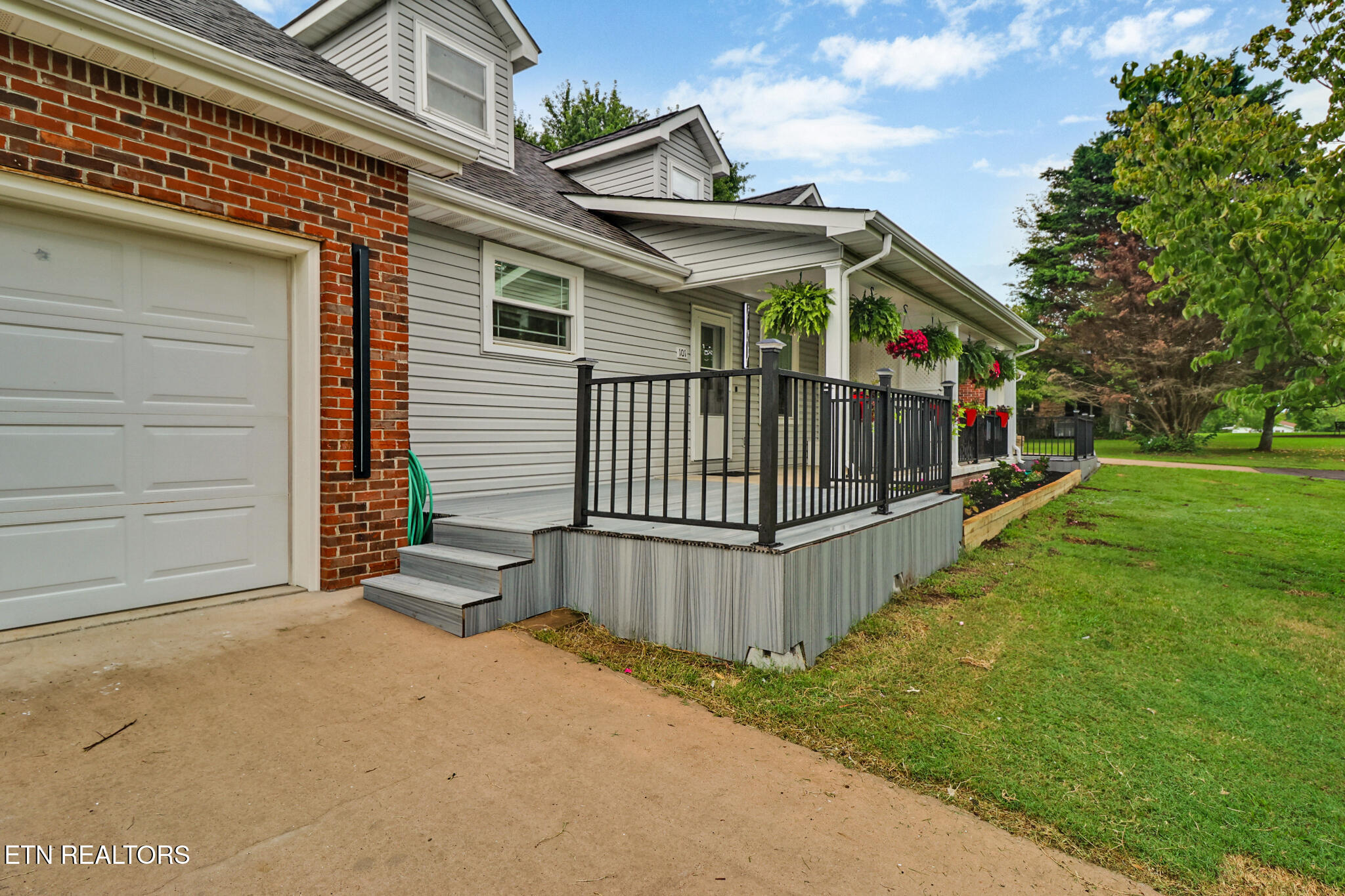 851 Highland Lane