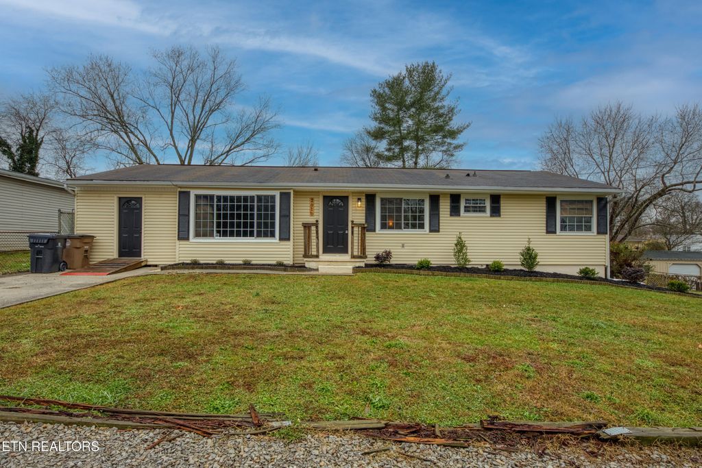 Photo of 2010 Berea Ave, Knoxville, TN 37920 (MLS # 1323745)