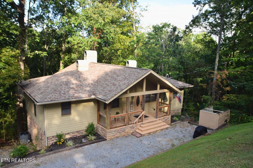 Photo of 3103 Hatcher Top Rd, Sevierville, TN 37862 (MLS # 1316748)