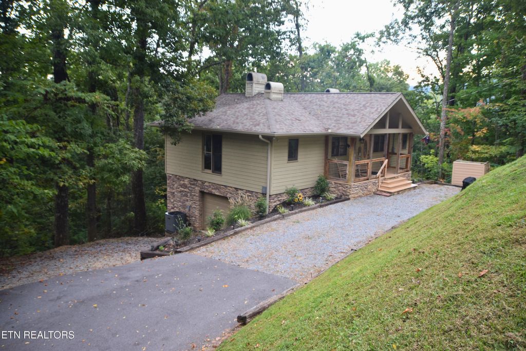 Photo of 3103 Hatcher Top Rd, Sevierville, TN 37862 (MLS # 1316748)