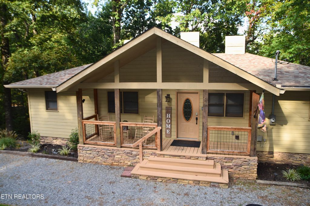 Photo of 3103 Hatcher Top Rd, Sevierville, TN 37862 (MLS # 1316748)