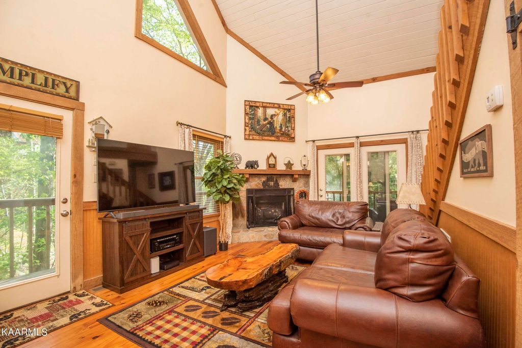 Photo of 106 Club View Rd, Townsend, TN 37882 (MLS # 1224639)