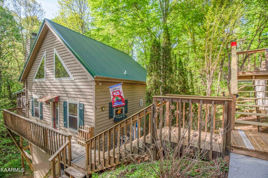 Photo of 106 Club View Rd, Townsend, TN 37882 (MLS # 1224639)