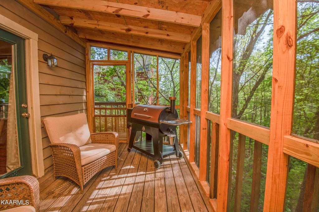 Photo of 106 Club View Rd, Townsend, TN 37882 (MLS # 1224639)