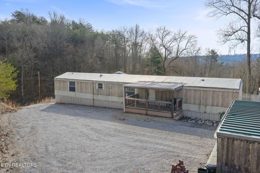 Photo of 425 Bazel Rd, Harriman, TN 37748 (MLS # 1331194)