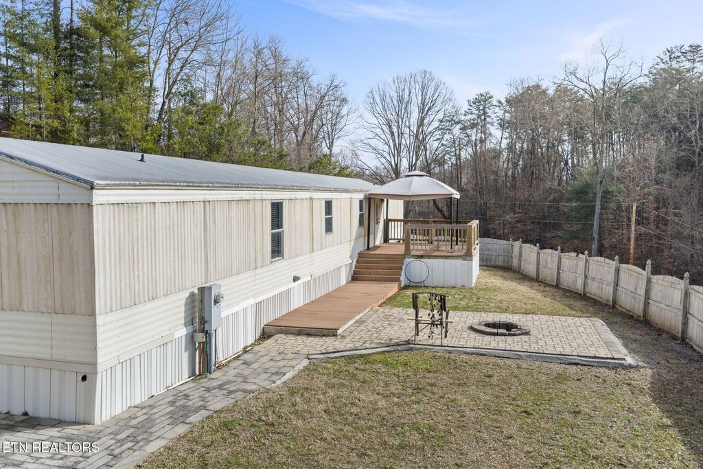 Photo of 425 Bazel Rd, Harriman, TN 37748 (MLS # 1331194)