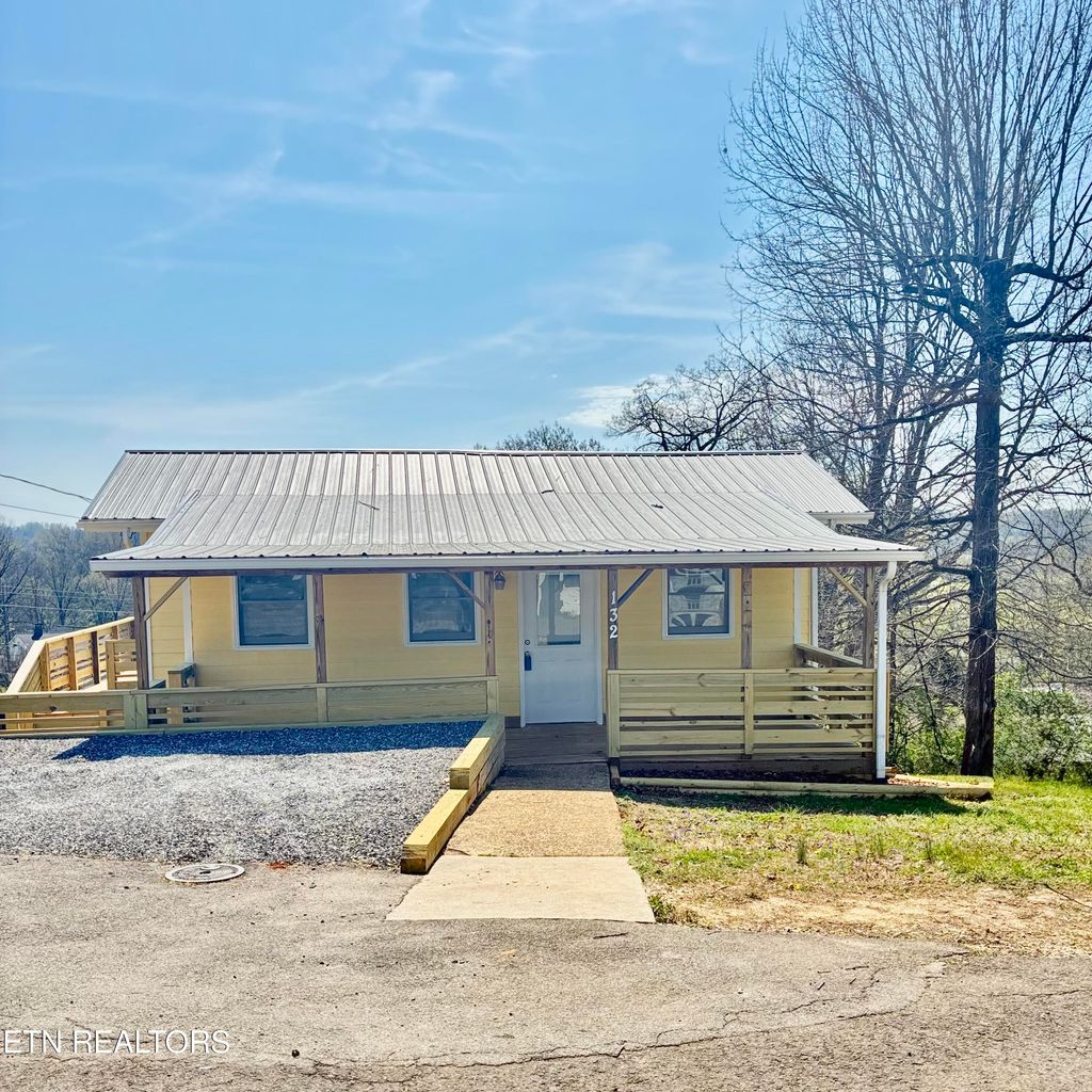 Photo of 132 Henry Ave, Knoxville, TN 37920 (MLS # 1333960)