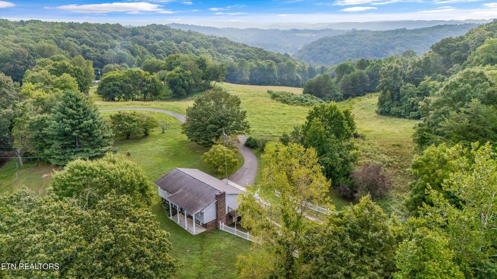 Photo of 150 Day Lane, Clinton, TN 37716 (MLS # 1312986)