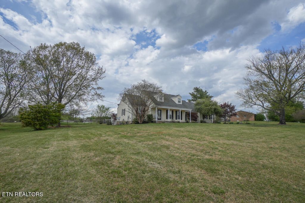 Photo of 1910 Smoky View Circle, Maryville, TN 37801 (MLS # 1335296)