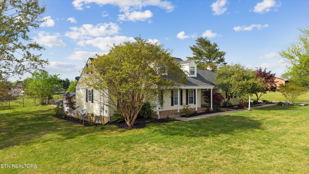 Photo of 1910 Smoky View Circle, Maryville, TN 37801 (MLS # 1335296)