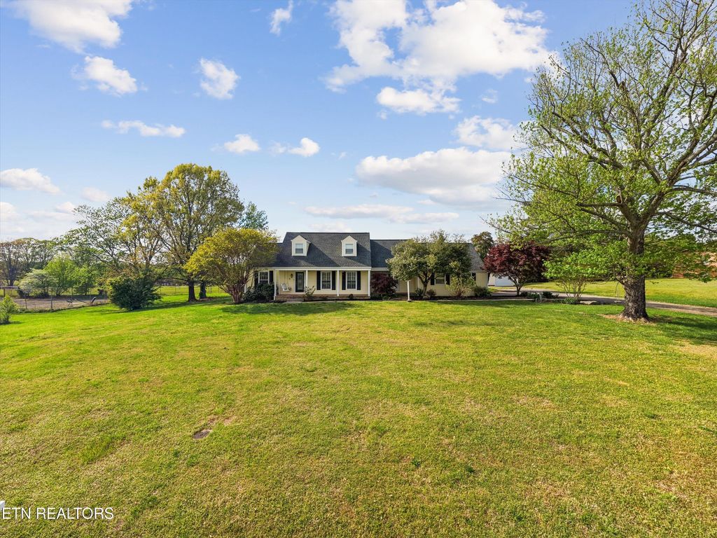 Photo of 1910 Smoky View Circle, Maryville, TN 37801 (MLS # 1335296)