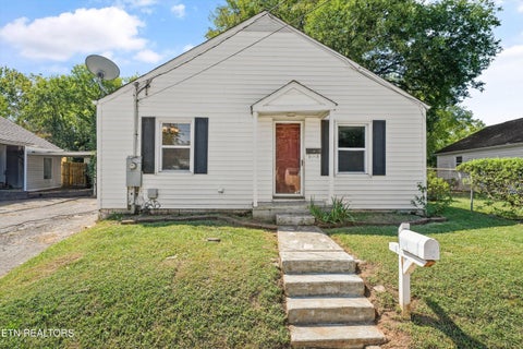 Photo of 109 N Magnolia St, Maryville, TN 37801 (MLS # 1355913)