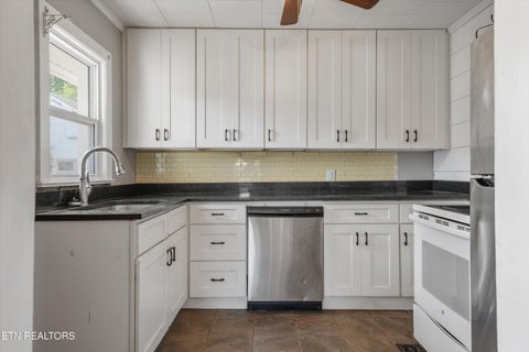 Tiny photo for 109 N Magnolia St, Maryville, TN 37801 (MLS # 1355913)