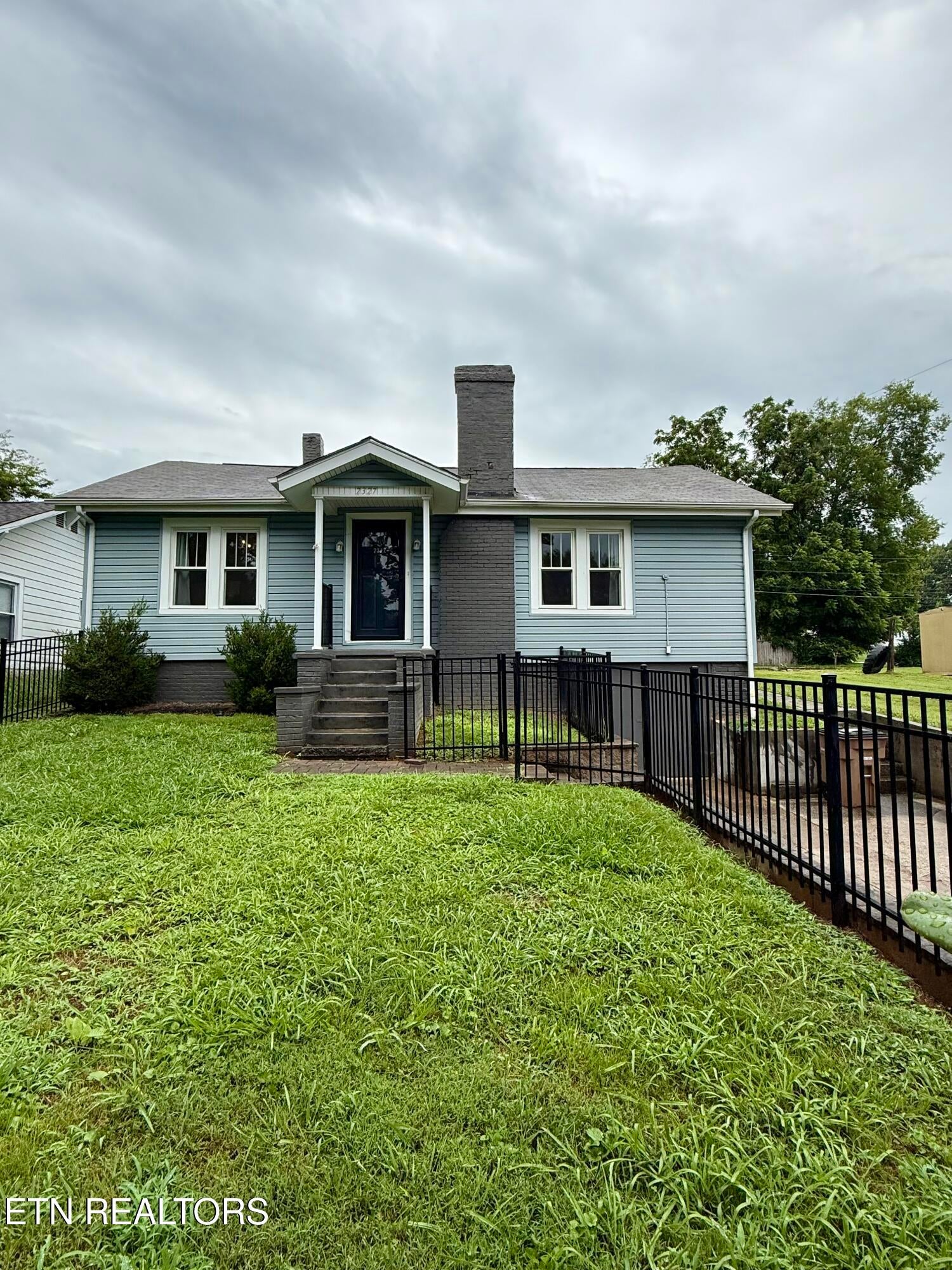 2327 Cedar Lane