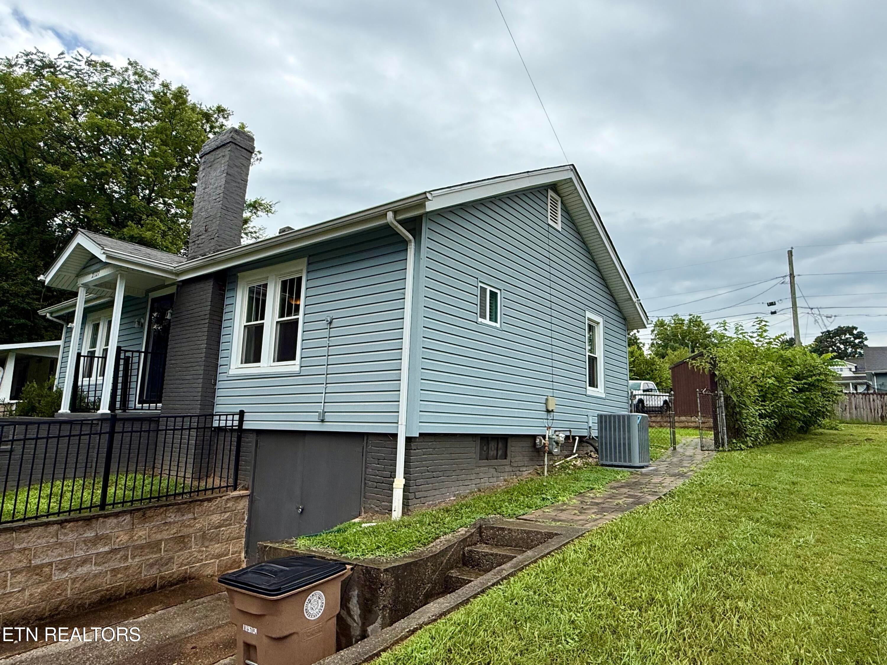 2327 Cedar Lane