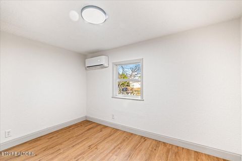 Tiny photo for 124 Blue Drive, LaFollette, TN 37766 (MLS # 1326020)