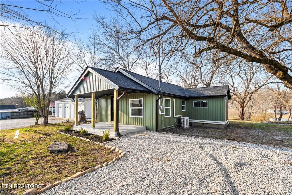 Photo of 124 Blue Drive, LaFollette, TN 37766 (MLS # 1326020)