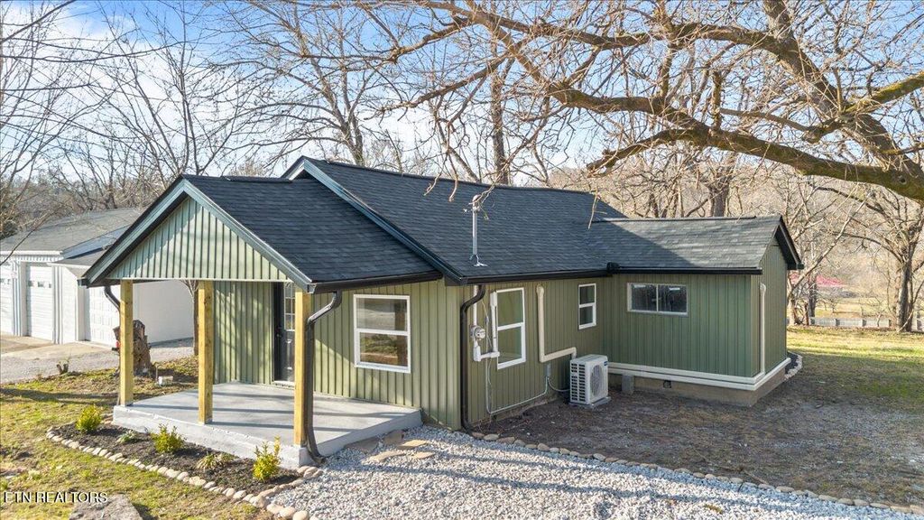 Photo of 124 Blue Drive, LaFollette, TN 37766 (MLS # 1326020)