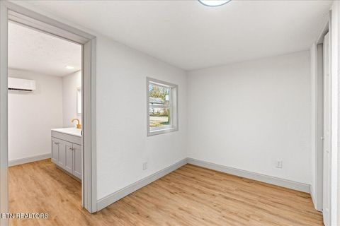 Tiny photo for 124 Blue Drive, LaFollette, TN 37766 (MLS # 1326020)