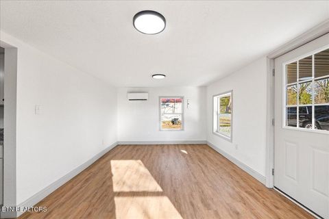 Tiny photo for 124 Blue Drive, LaFollette, TN 37766 (MLS # 1326020)