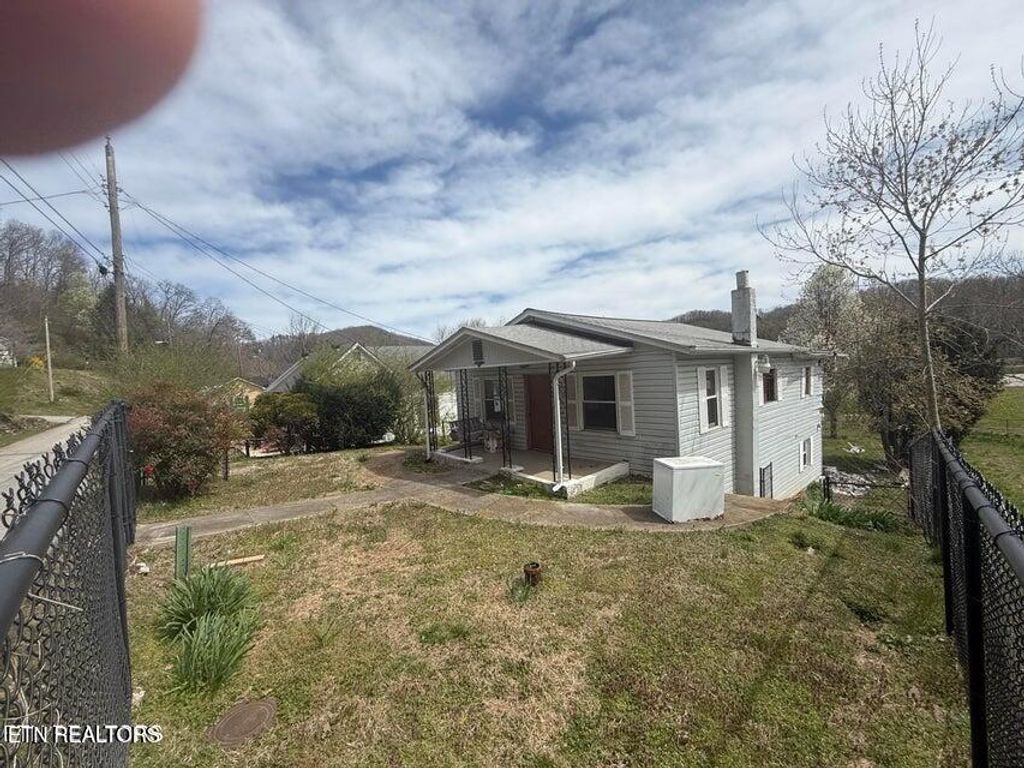 Photo of 411 Hen Valley Rd, Oliver Springs, TN 37840 (MLS # 1304205)