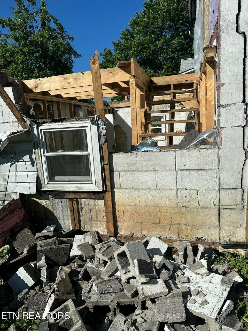 Photo of 411 Hen Valley Rd, Oliver Springs, TN 37840 (MLS # 1304205)