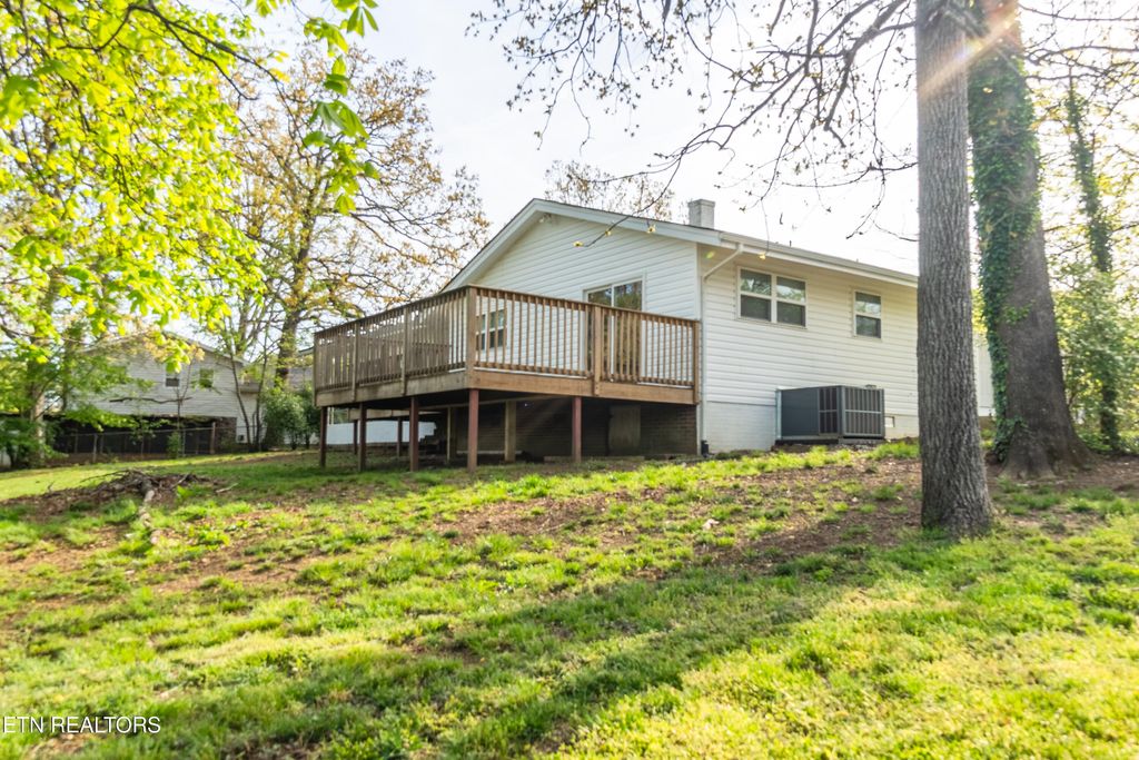 Photo of 912 S Linden Drive, Alcoa, TN 37701 (MLS # 1335971)