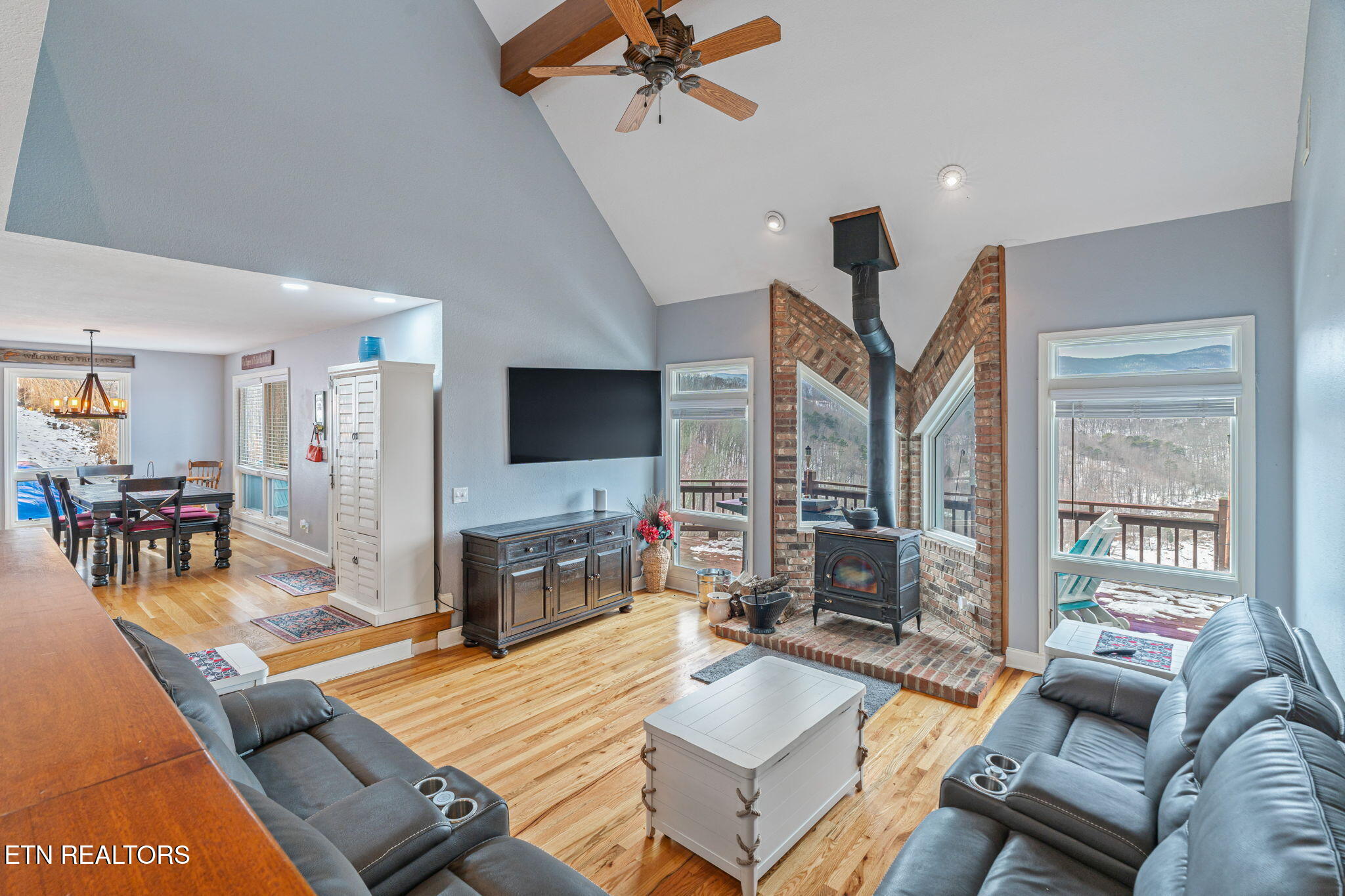 1368 N Shorewood Lane