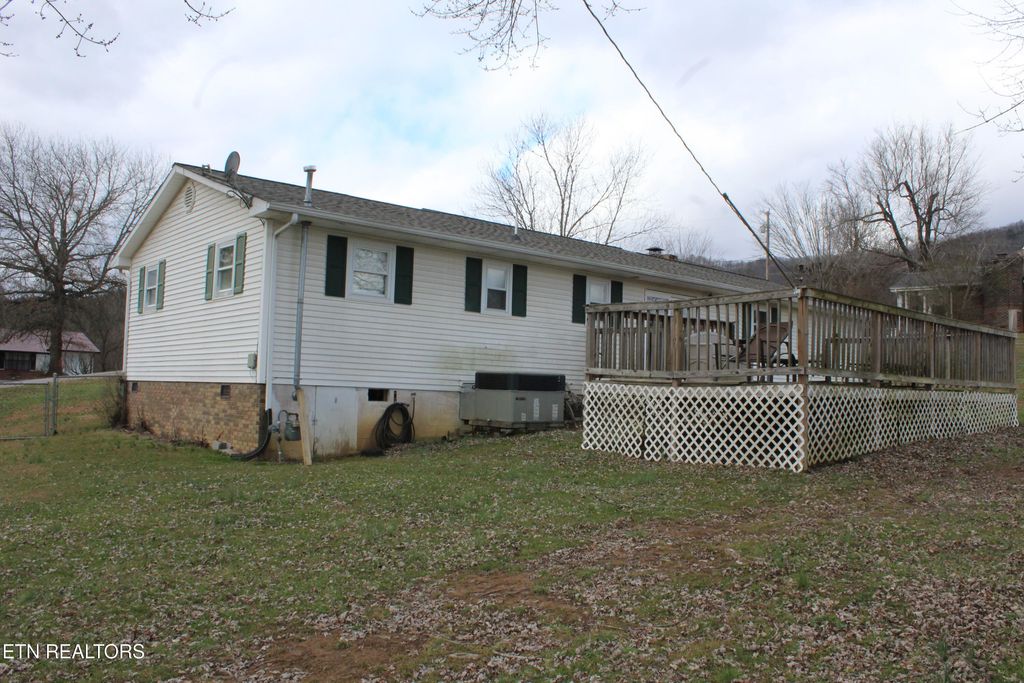 Photo of 412 Jane Way Lane, Jacksboro, TN 37757 (MLS # 1325512)