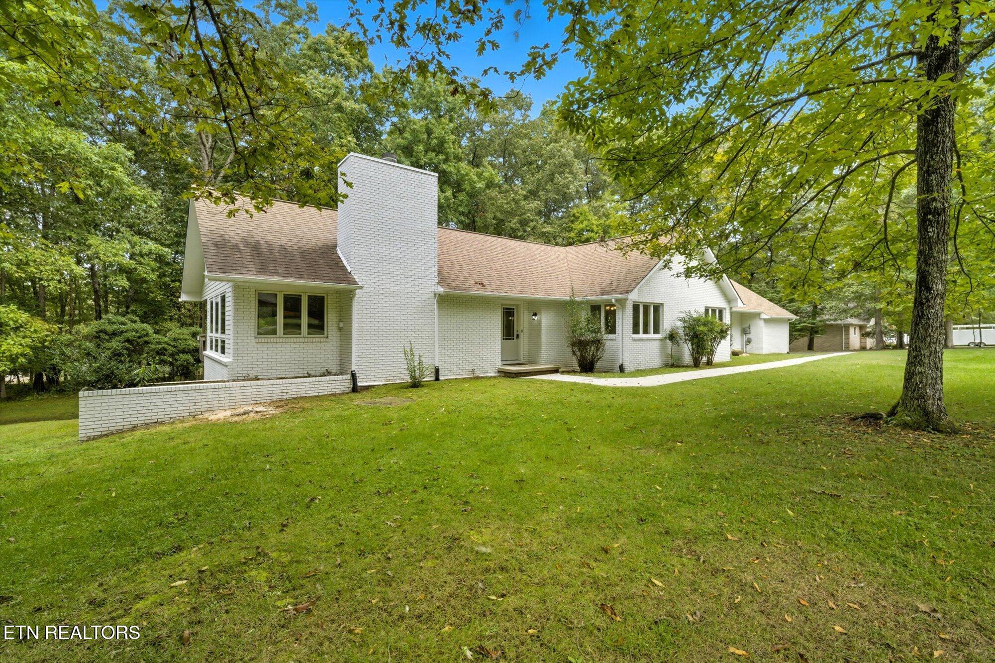 696 Laurel Circle