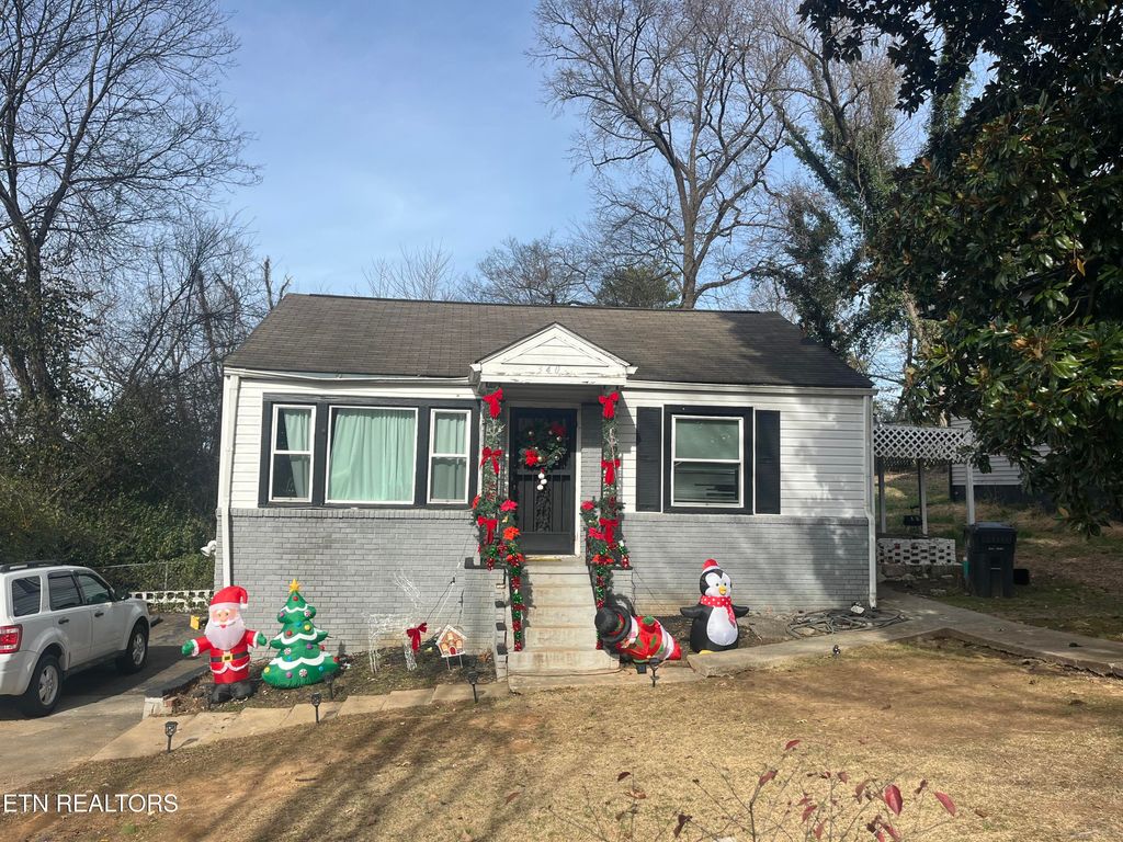 Photo of 3407 Skyline Drive, Knoxville, TN 37914 (MLS # 1325033)