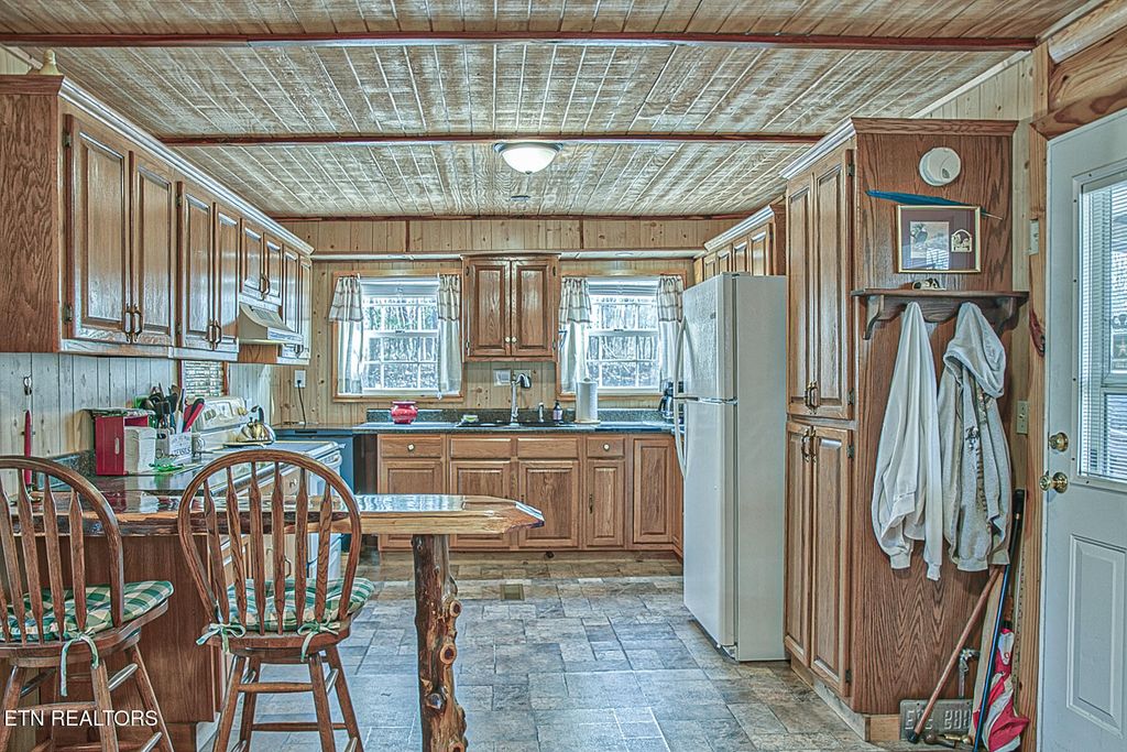 Photo of 214 Monticello Loop, Crossville, TN 38558 (MLS # 1326900)