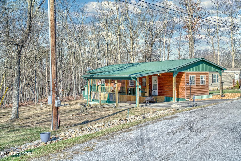 Photo of 214 Monticello Loop, Crossville, TN 38558 (MLS # 1326900)