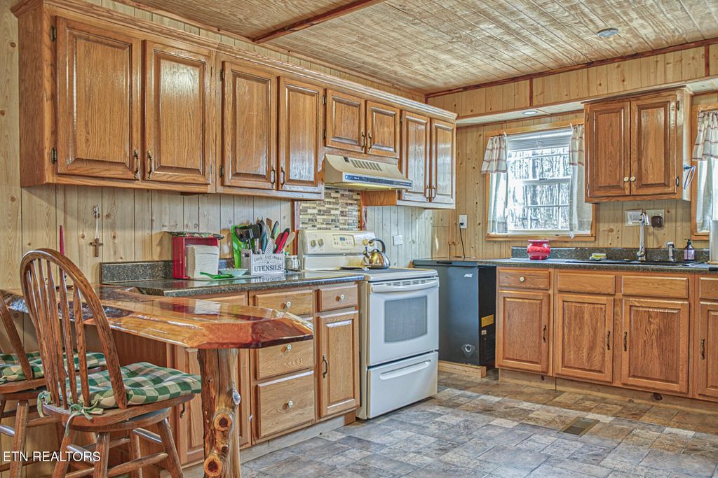 Photo of 214 Monticello Loop, Crossville, TN 38558 (MLS # 1326900)