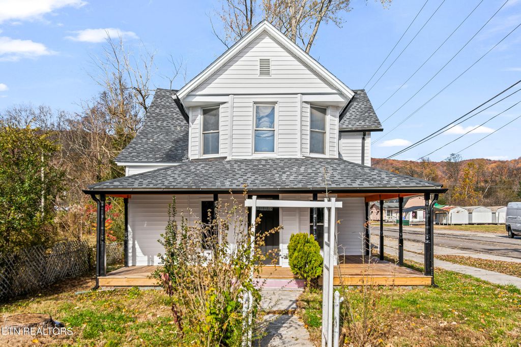 Photo of 125 N Chamberlain Ave, Rockwood, TN 37854 (MLS # 1322174)