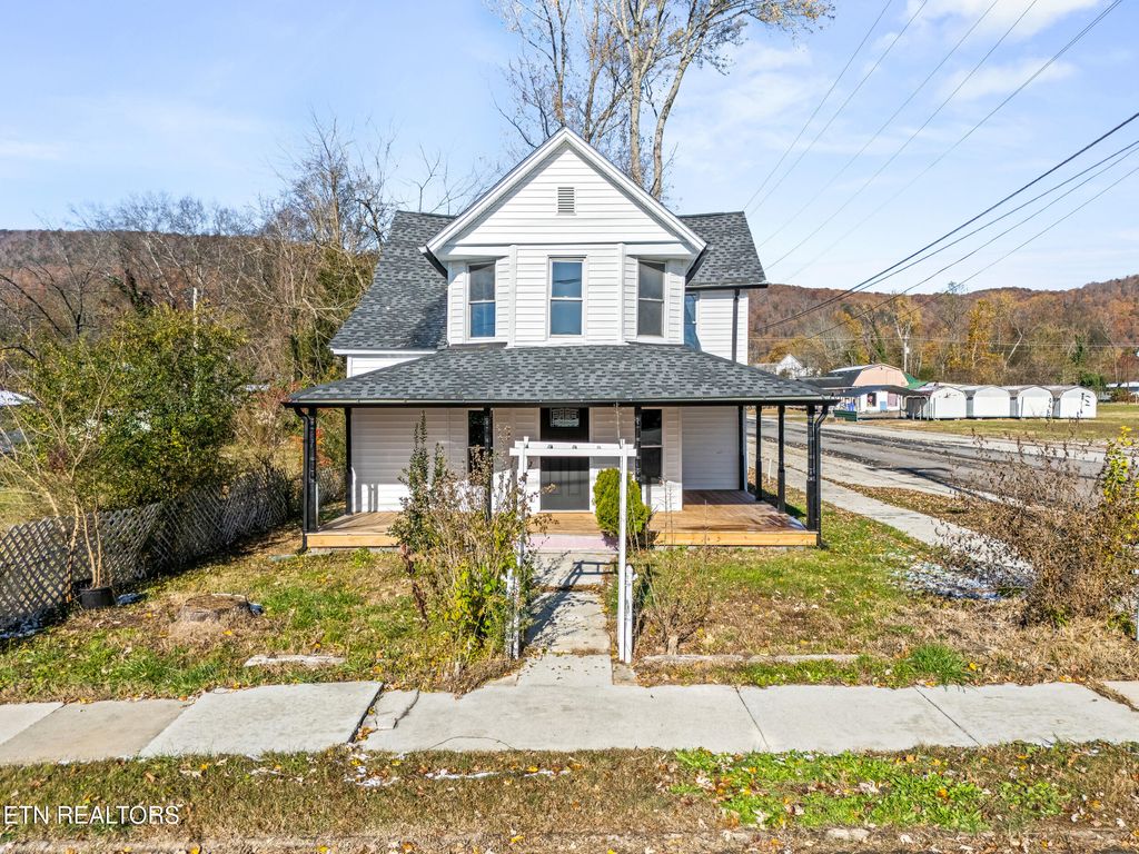 Photo of 125 N Chamberlain Ave, Rockwood, TN 37854 (MLS # 1322174)