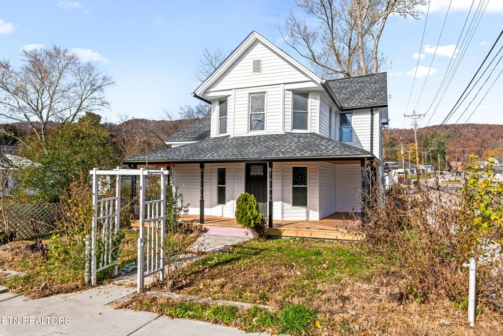 Photo of 125 N Chamberlain Ave, Rockwood, TN 37854 (MLS # 1322174)