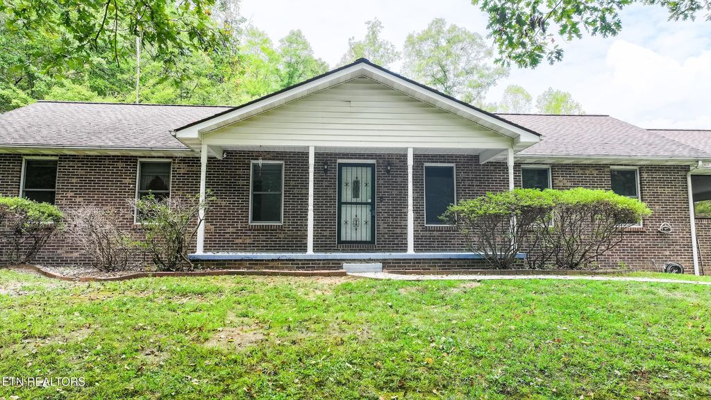 Photo of 105 Simpson Lane, Oliver Springs, TN 37840 (MLS # 1315970)